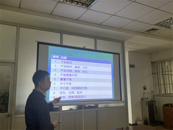 翔宇粉末冶金組織全廠員工參加產(chǎn)品質量問題以及工廠環(huán)境整理培訓